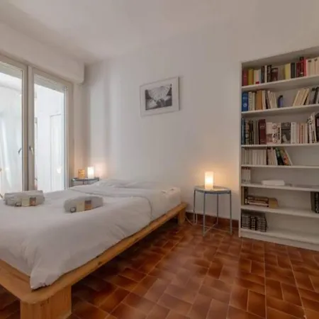 GRAND APPARTEMENT LUMINEUX POUR 2 à 4 PERSONNES A AVIGNON INTRA-MUROS WiFI GRATUIT Extérieur photo