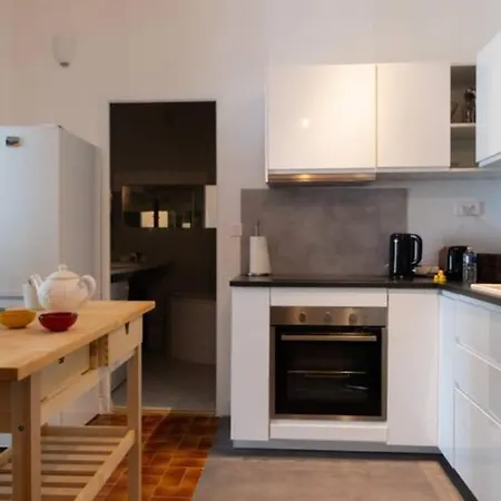 GRAND APPARTEMENT LUMINEUX POUR 2 à 4 PERSONNES A AVIGNON INTRA-MUROS WiFI GRATUIT Extérieur photo