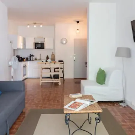 GRAND APPARTEMENT LUMINEUX POUR 2 à 4 PERSONNES A AVIGNON INTRA-MUROS WiFI GRATUIT Extérieur photo
