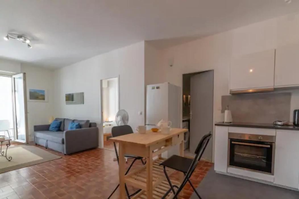 Grand Lumineux Pour 2 à 4 Personnes A Intra-muros Wifi Gratuit Avignon
