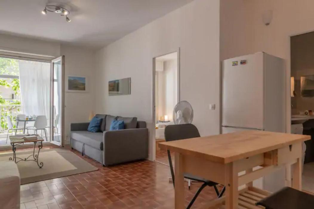 Grand Lumineux Pour 2 à 4 Personnes A Intra-muros Wifi Gratuit * Avignon
