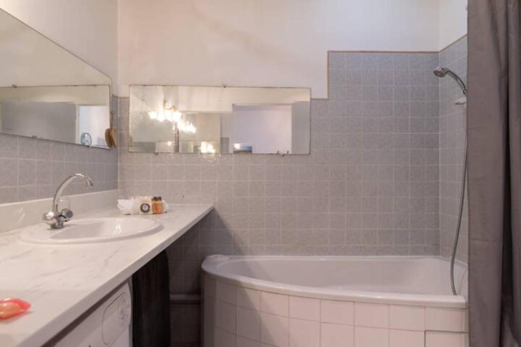 Appartement Grand Lumineux Pour 2 à 4 Personnes A Intra-muros Wifi Gratuit Avignon